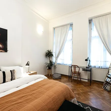 Three Bedroom Near Riegrovy Sady Lejlighed