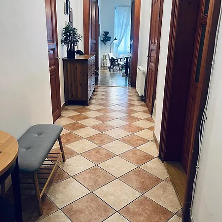 Lejlighed Three Bedroom Near Riegrovy Sady *