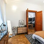 Three Bedroom Near Riegrovy Sady Appartement *