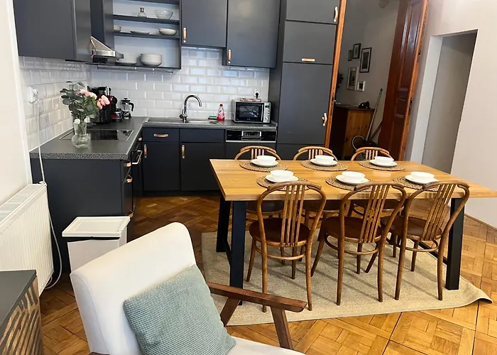 Three Bedroom Near Riegrovy Sady * Praga
