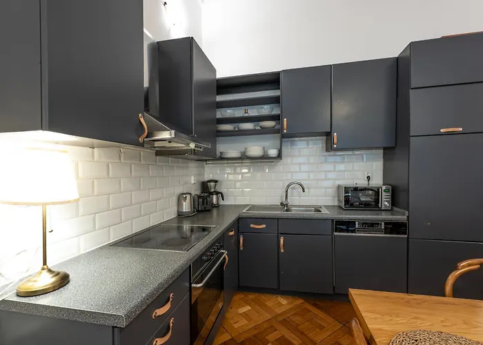 Апартаменты Three Bedroom Near Riegrovy Sady *