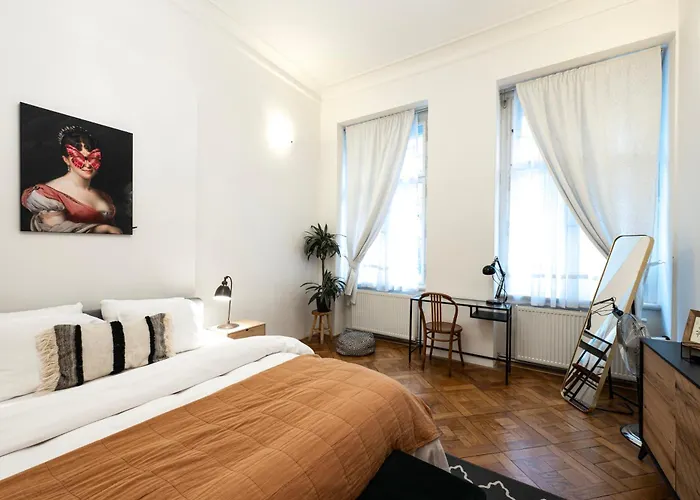 Three Bedroom Near Riegrovy Sady Appartamento
