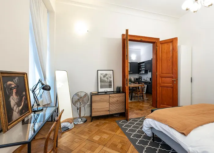 Three Bedroom Near Riegrovy Sady Appartamento *