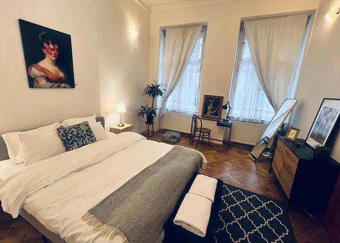 Three Bedroom Near Riegrovy Sady *
