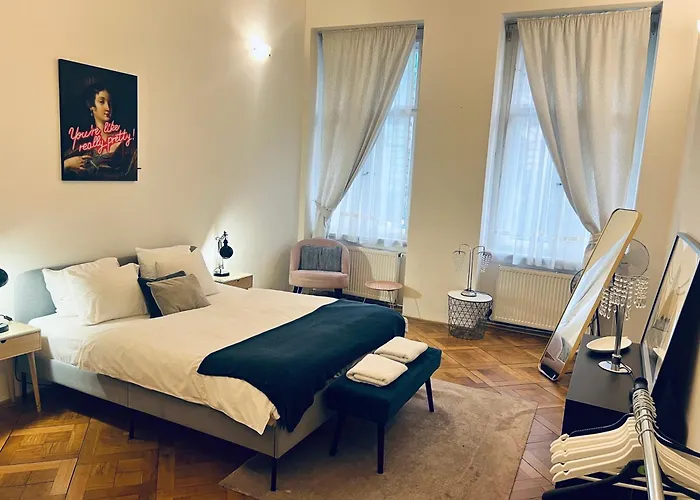 Appartamento Three Bedroom Near Riegrovy Sady *
