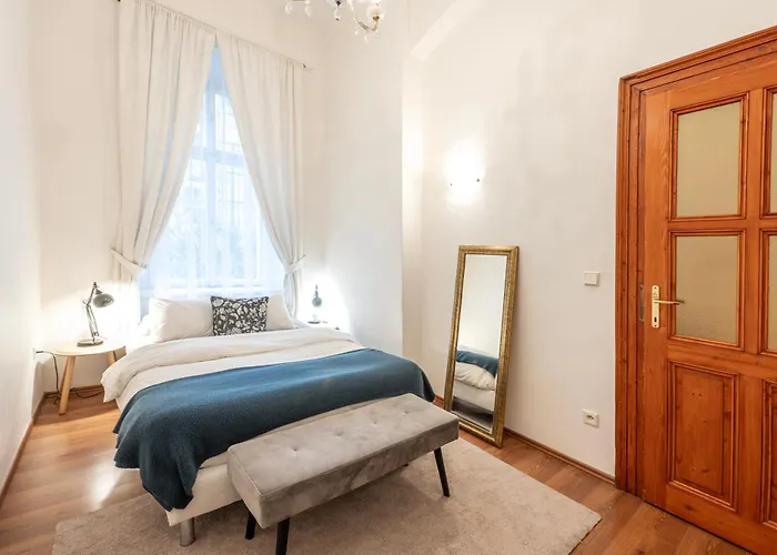 Three Bedroom Near Riegrovy Sady * Praga