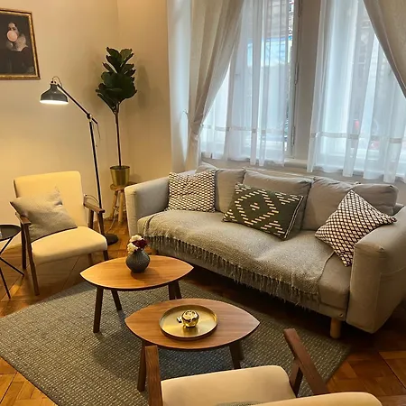 شقة Three Bedroom Near Riegrovy Sady براغ