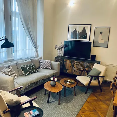 Three Bedroom Near Riegrovy Sady * براغ