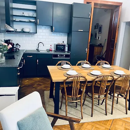 Three Bedroom Near Riegrovy Sady プラハ